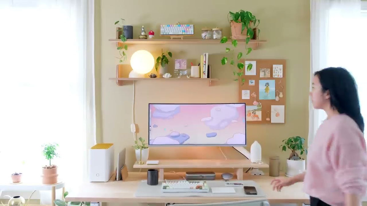 Maisy's cozy home office, December 2021