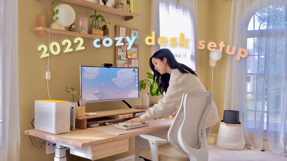 Maisy's 2022 work-from-home desk setup